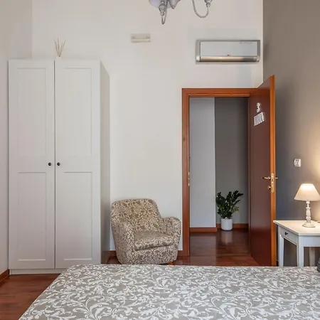 Couette-café Della Stazione 4*